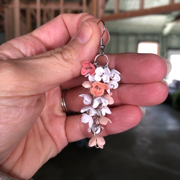 Handmade flower cluster earrings - Picture 3 of 5